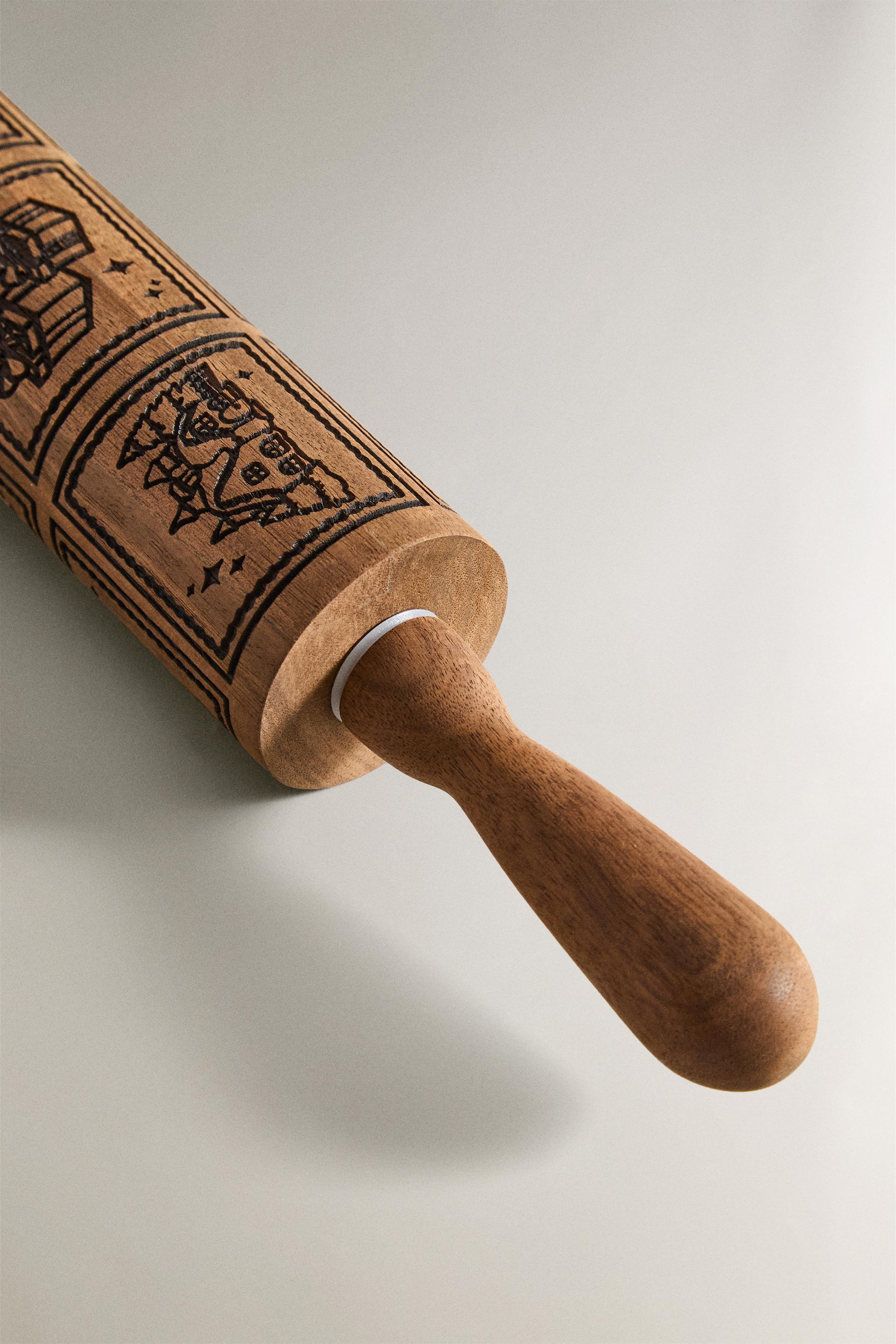 ACACIA WOOD ROLLING PIN WITH RAISED CHRISTMAS DESIGN